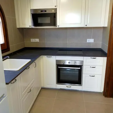 Casa Tranquila Con Gran Jardin - Hisp-7-89 *