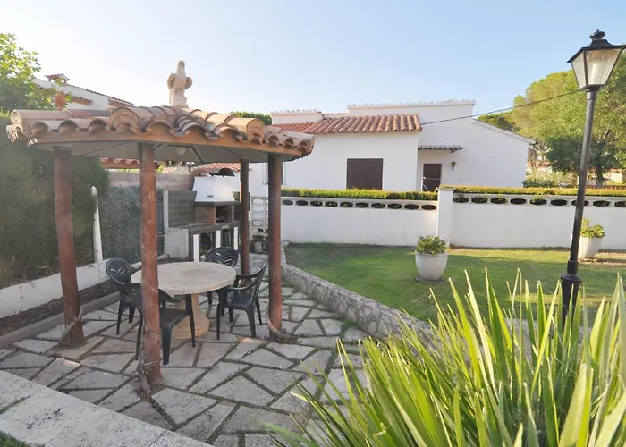 Casa Tranquila Con Gran Jardin - Hisp-7-89 *