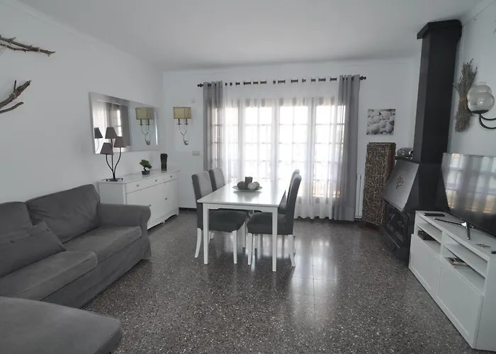 Casa Tranquila Con Gran Jardin - Hisp-7-89 * Torroella de Montgrí