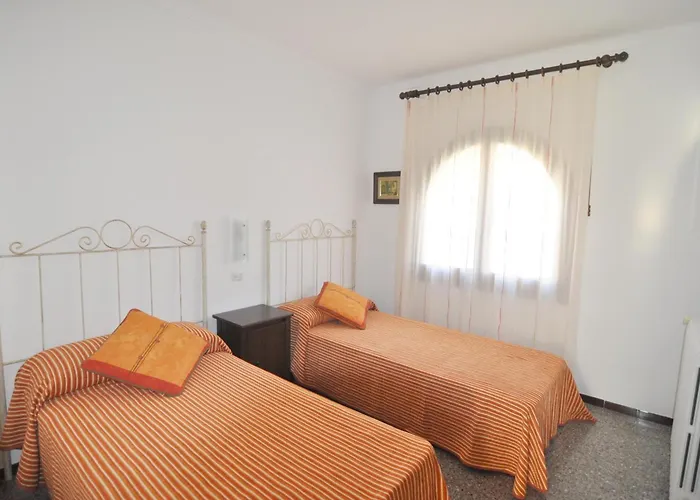 Casa Tranquila Con Gran Jardin - Hisp-7-89 * Torroella de Montgrí