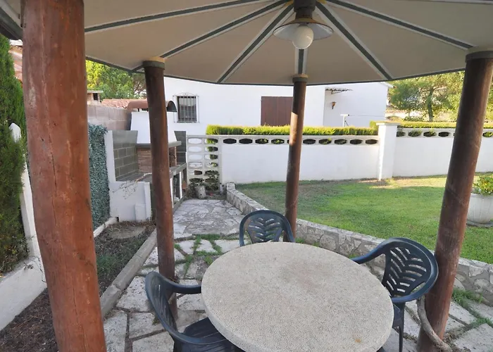 Casa Tranquila Con Gran Jardin - Hisp-7-89 *