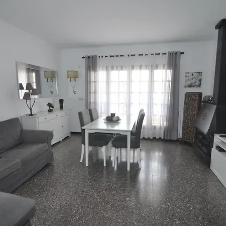 Casa Tranquila Con Gran Jardin - Hisp-7-89 * Torroella de Montgrí