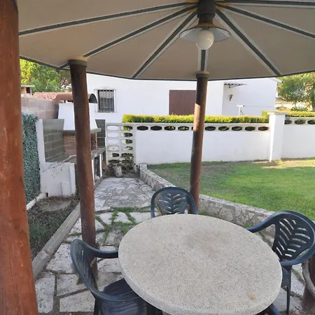 Casa Tranquila Con Gran Jardin - Hisp-7-89 *